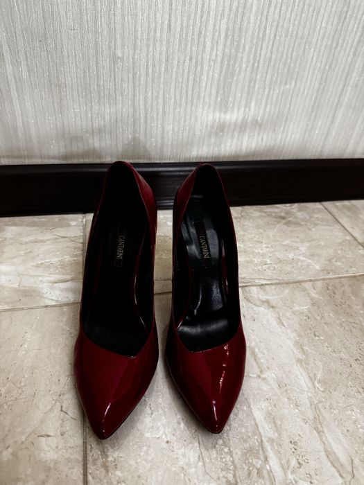 Каблук красный  Б/у торг есть