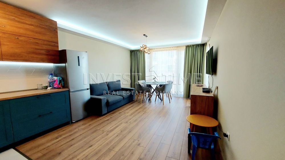 Дава се под наем Двустаен апартамент в к.к. Св.Св. Константин и Елена - 65 кв.м за 510 € - Снимка #2