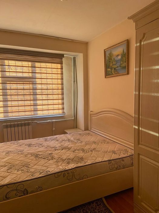 Юнусабад-4 УНИВЕРСАМ  сдаётся  3 комнатная квартира!