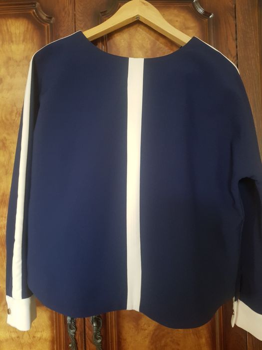 Продаётся женский новый костюм, двойка