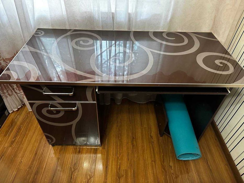 Стол письменный + пенал (мебель)