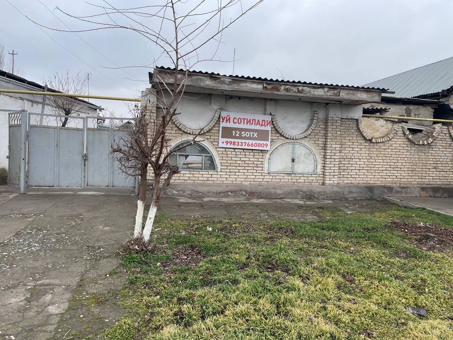 Hovli 12 sotx yaxshi joyda joylashgan