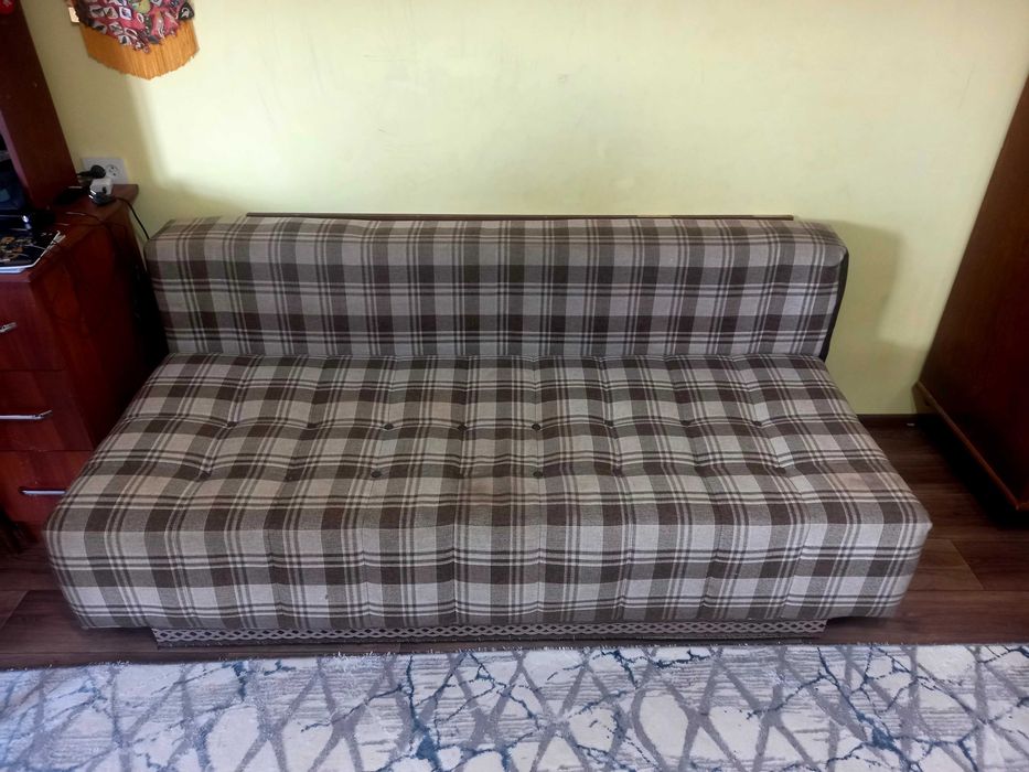 Диван-кровать большой
