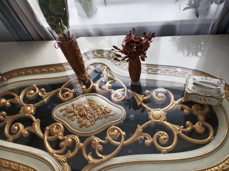 Продам стол шикарный!