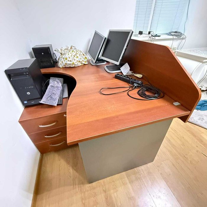 Рабочий стол, тумба, шкаф