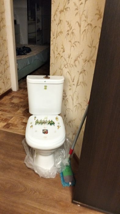 Продам унитаз  б/у большой