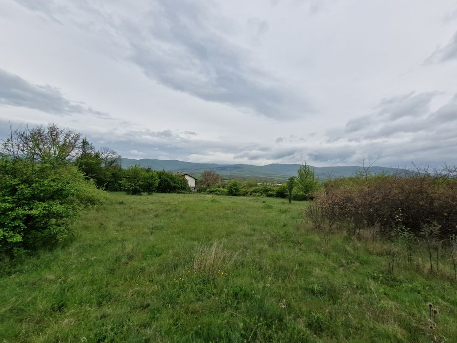 Парцел: 4 261 кв.м. – с. Егълница, обл. Перник