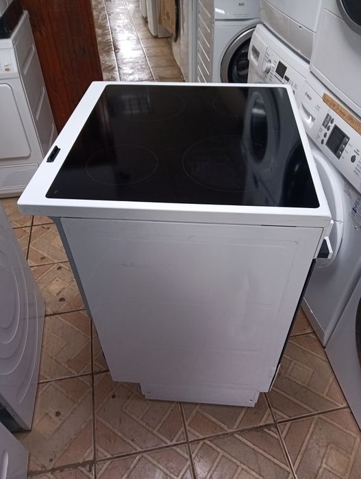 Като нова свободно стояща печка с керамичен плот Voss 2години гаранция