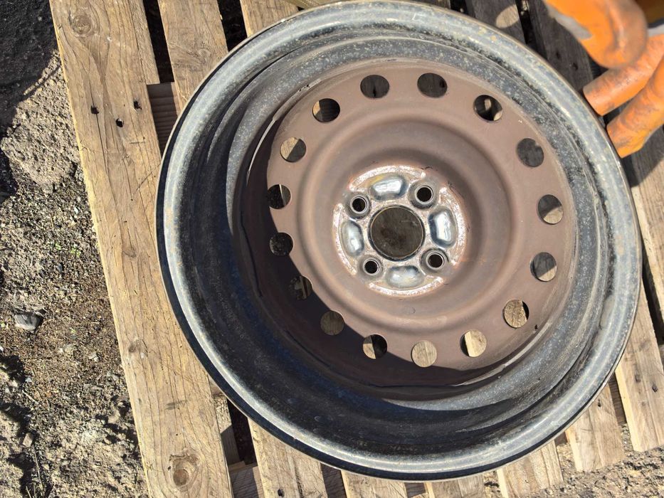 15 цола 4 х 100 мм Тойота / Кия / Хюндай / Сузуки - 5,5 Инча / ЕТ 45