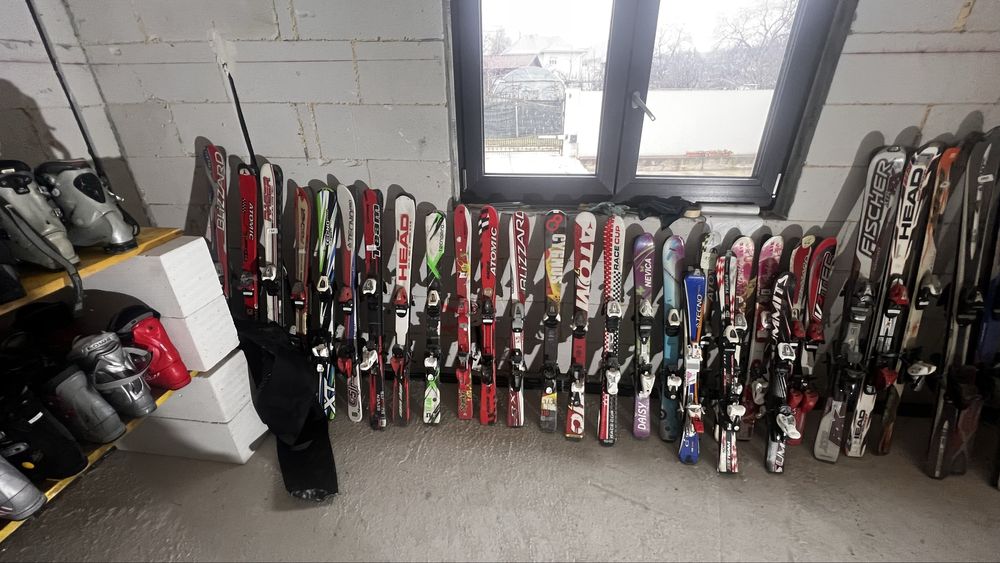 Vând schiuri și clapari