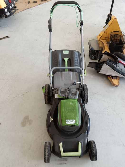 Cositoare Ryobi și lux tools