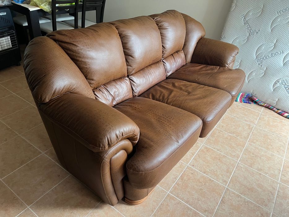 Кожен диван с разтегателно двойно легло с матрак