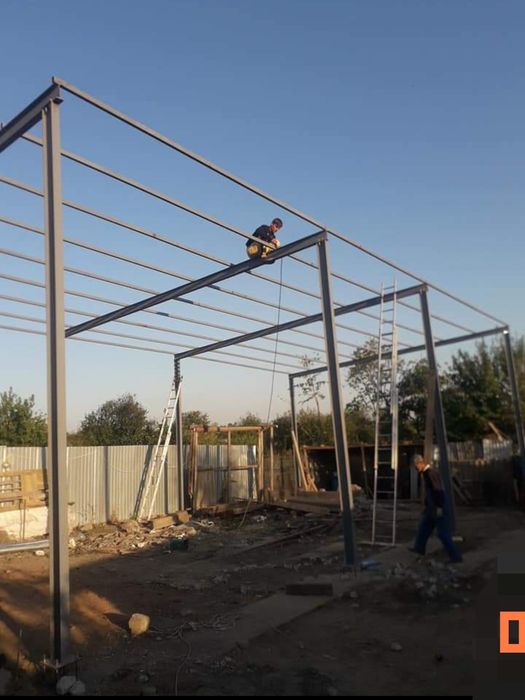 Vând hală metalica