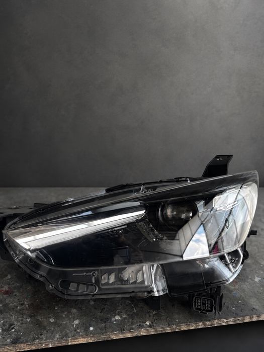 ОРИГИНАЛЕН фар за Mazda CX-3