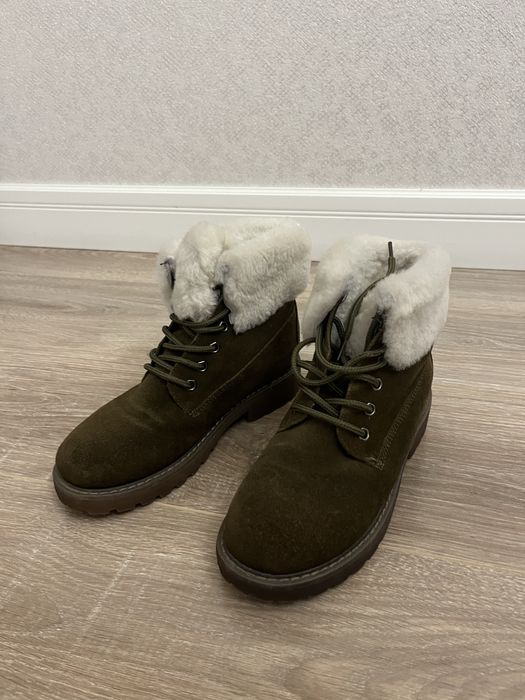 Продам зимние ботинки женские