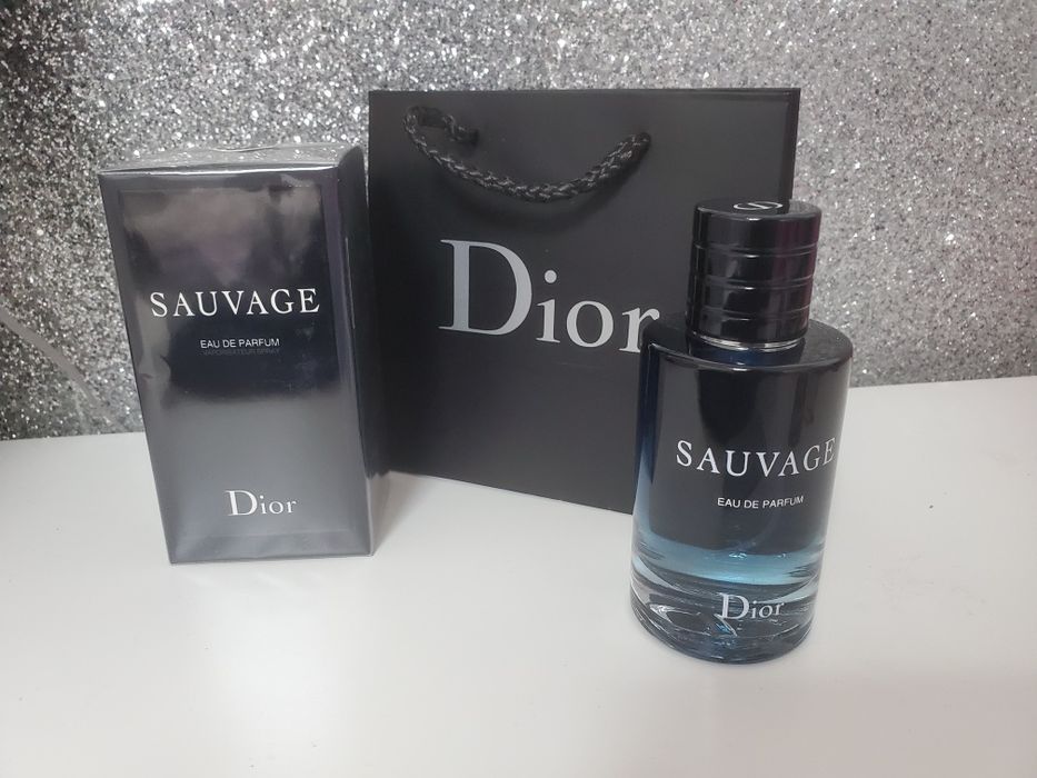 Гарантирана автентичност 100% оригинални просто с лек дефект