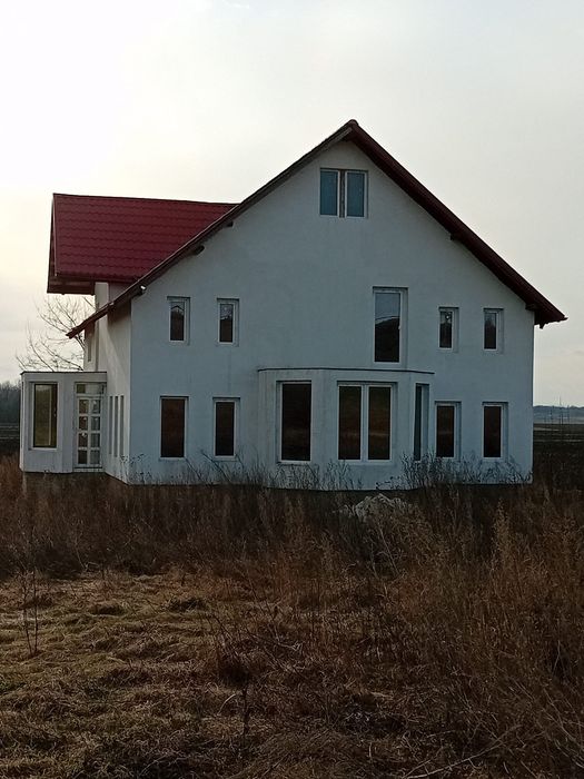 Casa cu etaj de vanzare 4500 mp utili din care 250 mp casa  Icuseni