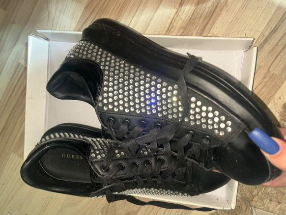 Обувки Guess