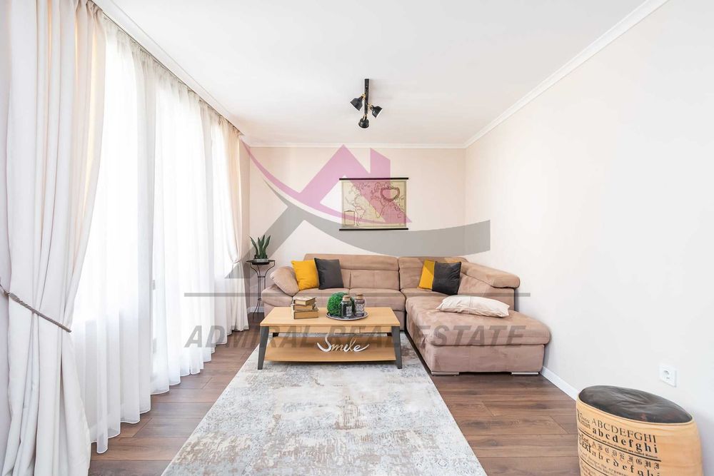 Дава се под наем Тристаен апартамент в Варна, Център - 104 кв.м за 1445.85 € - Снимка #1