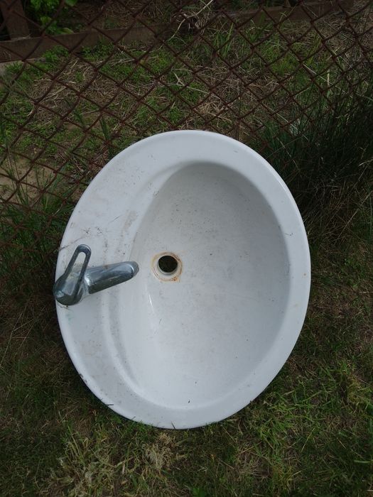 Три броя мивки .