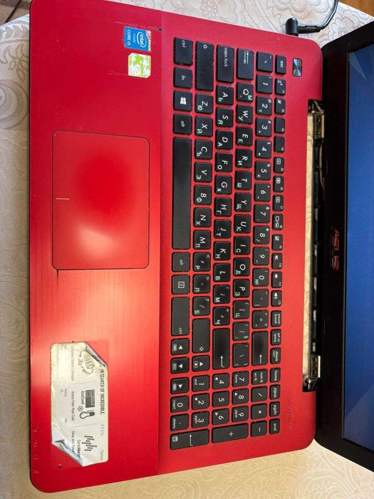 Лаптоп ASUS K555L - червен