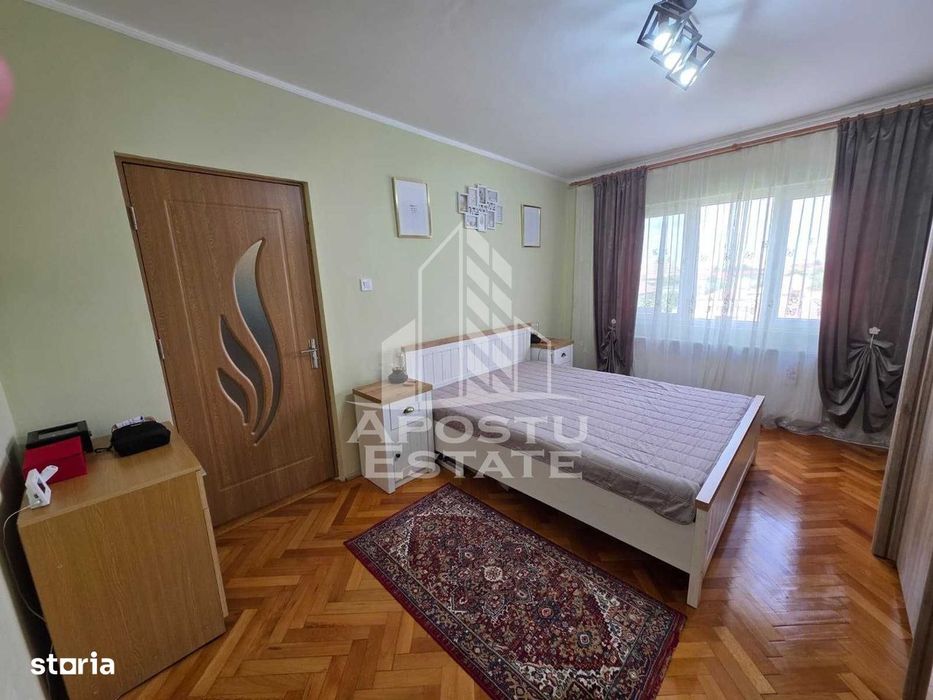 Apartament de vanzare cu 3 camere,centrala proprie,zona Gheorghe Lazar — fotografia 1