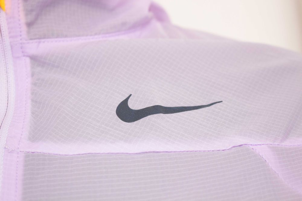 Nike оригинално детско яке бледо лилаво много тънко тип ветровка 10-12 г
