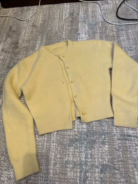 Продам костюм, платье, свитера