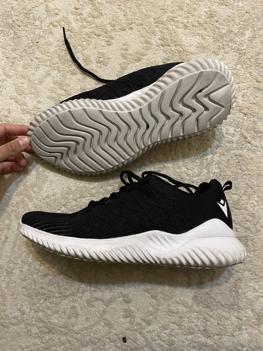 Продаю кроссовки macron