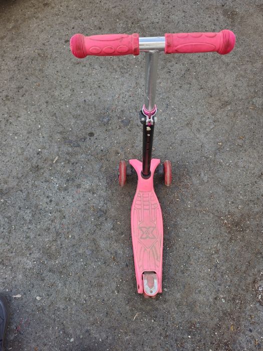 Продам детский самокат (девочка)