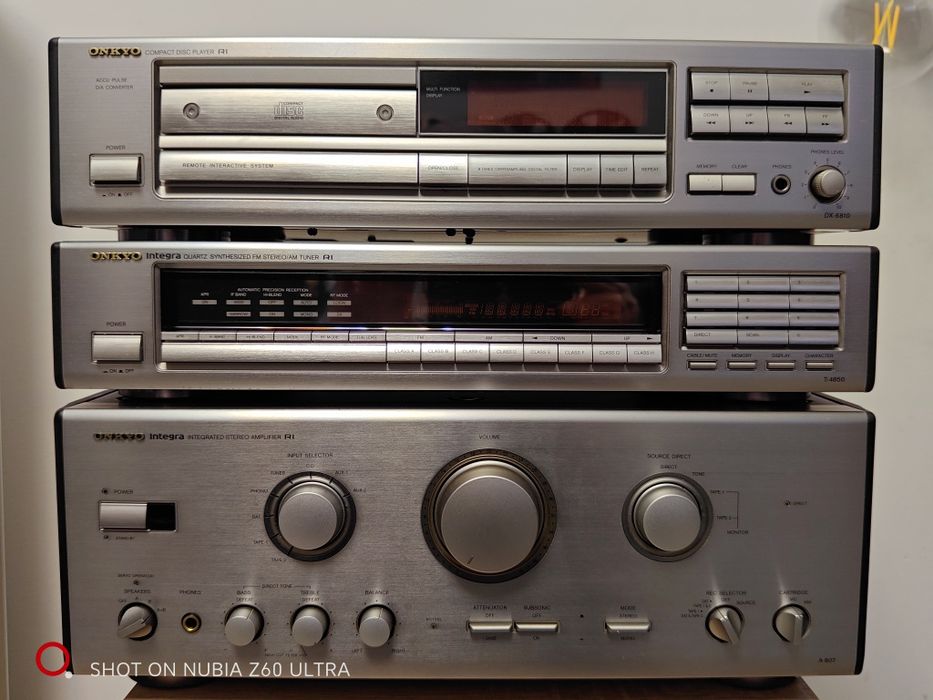 Vând linie Onkyo integra R1