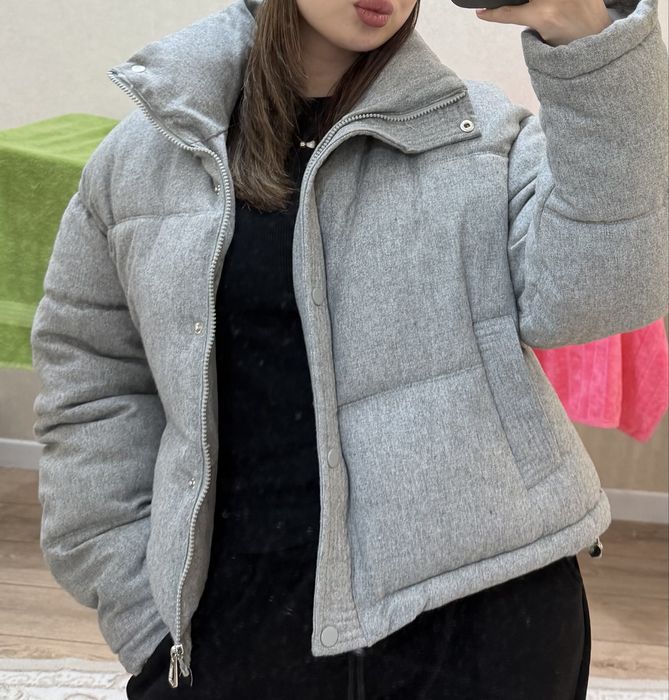 Куртка светло серая, плотная, теплая