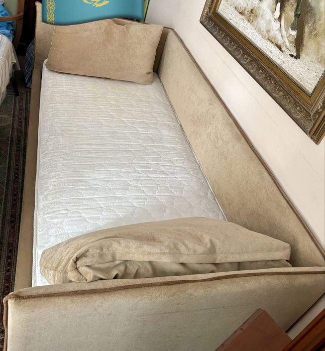 Продам 3 кровати с матрасами
