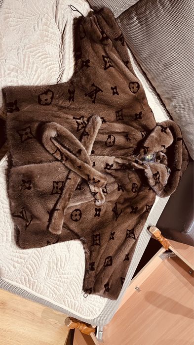 Продам норковую шубу