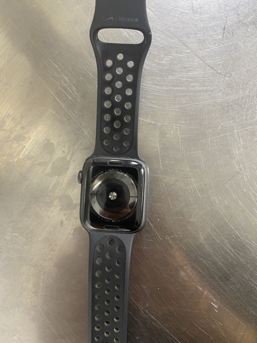 Часовник iphone серия4 44мм.