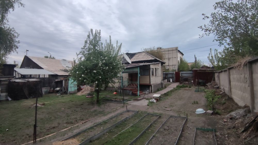 Дом. Участок в центре города. 4 сотки.