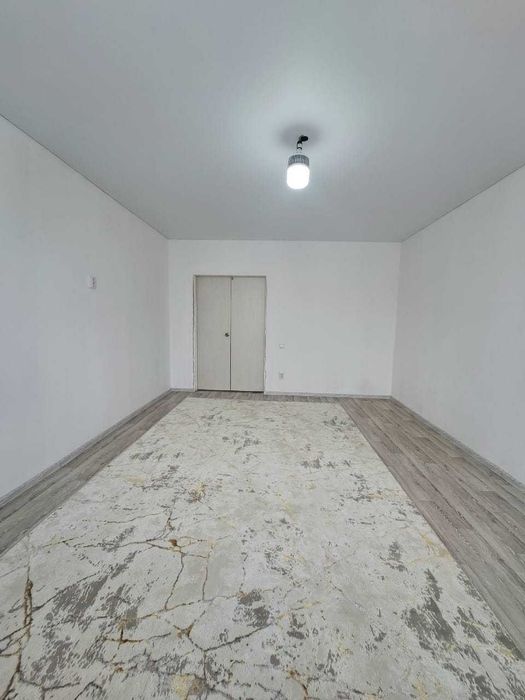 Продаётся 2 комн. квартира, район Детская больница.