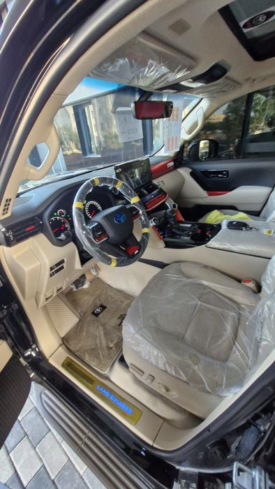 Toyota Land Cruiser 300 vx японка 2024 г   7  места