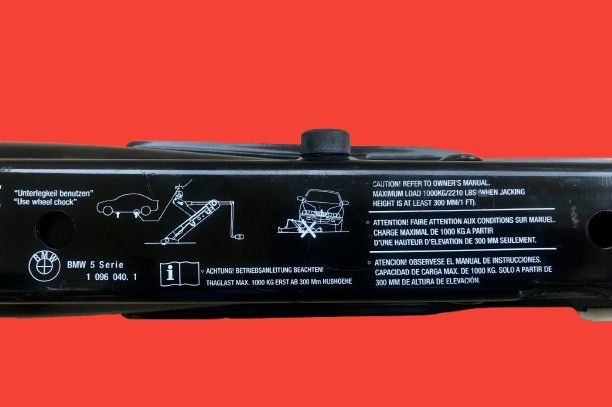 Топ Цена - 19.99€. Оригинален Механичен крик Scissor jack за  BMW 5-та серия - E39 - E60/E61. - 525i - 528i - 530i - 540i и M5. Както и Други модели