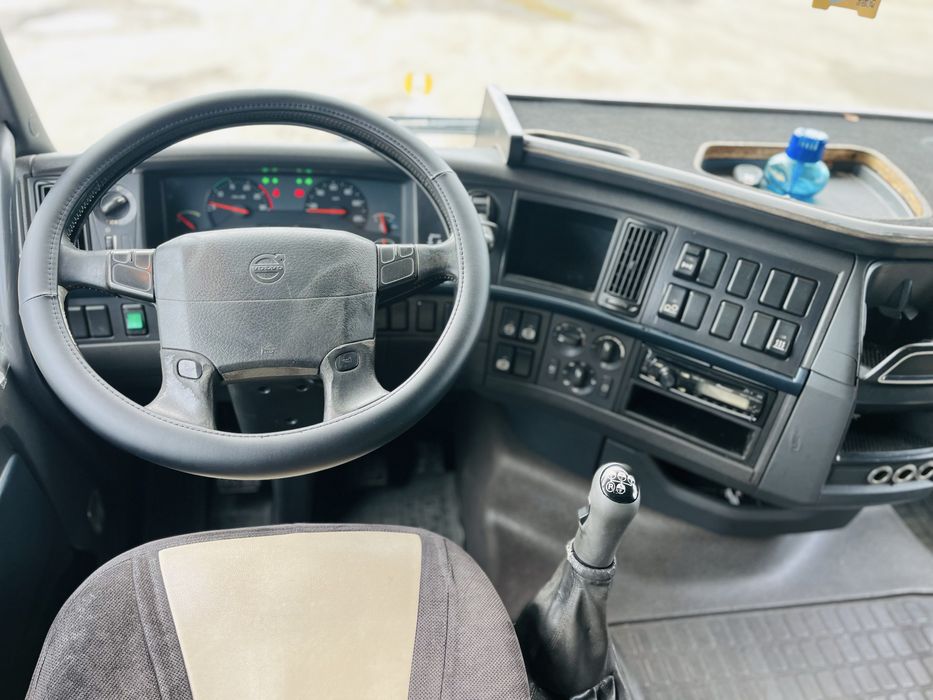 Platforma utilaje Volvo 6x2 / remorca Wielton