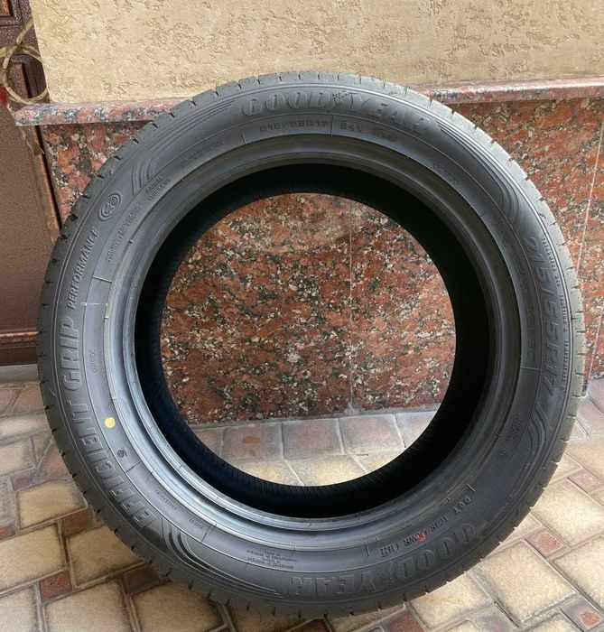 Goodyear 215/55/R17 Tracker-2