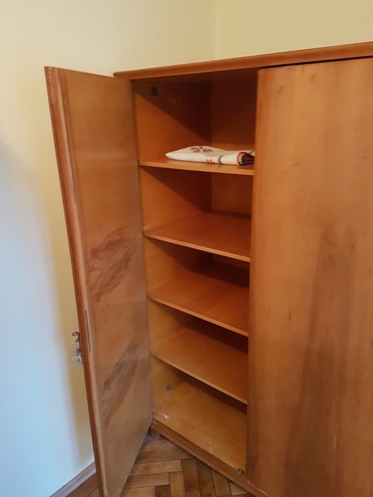 Mobilier, mai vechi, mai nou, stare buna si foarte buna