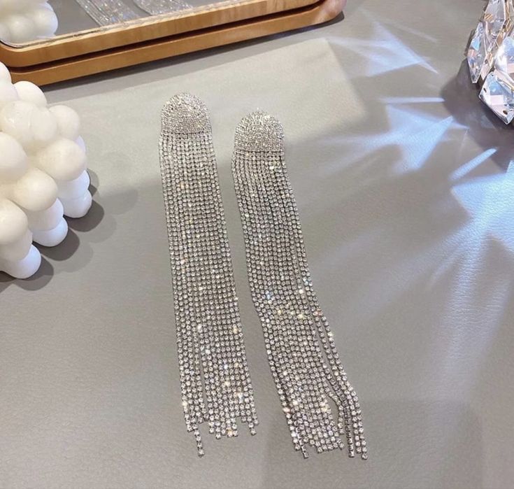 Длинные серьги из страз
