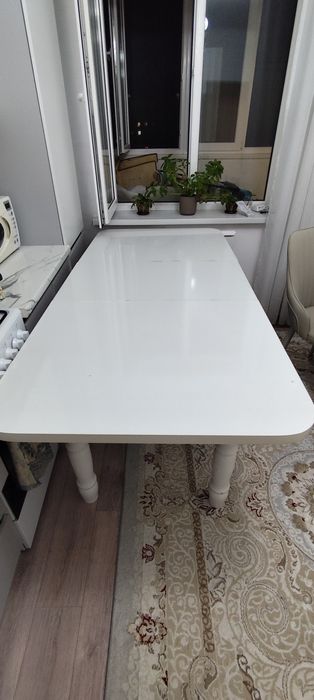 Продаю стол для кухни или зала.