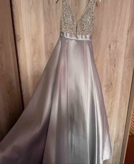 Платье вечернее