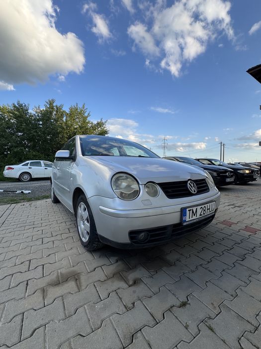 VOLKSWAGEN Polo
