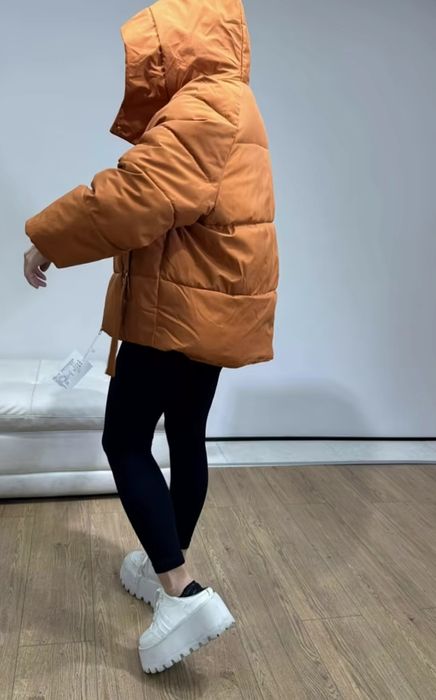 Продаю женскую куртку