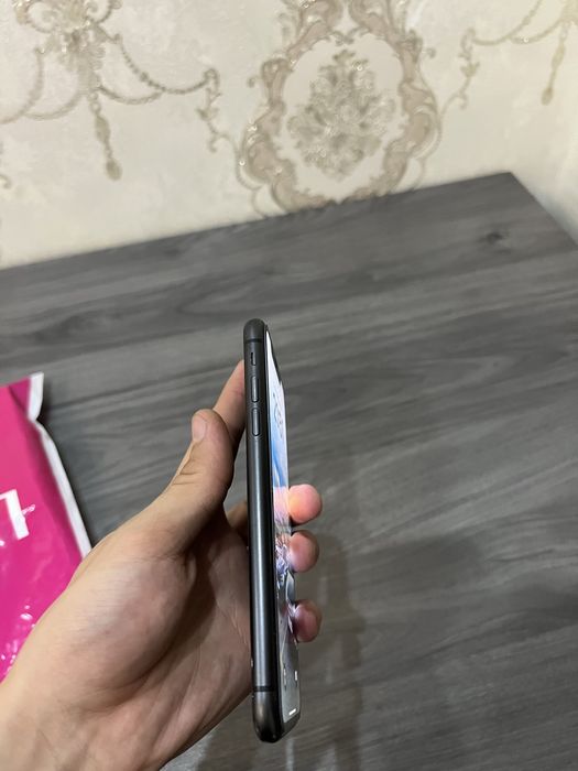 iPhone 11 black radnoy