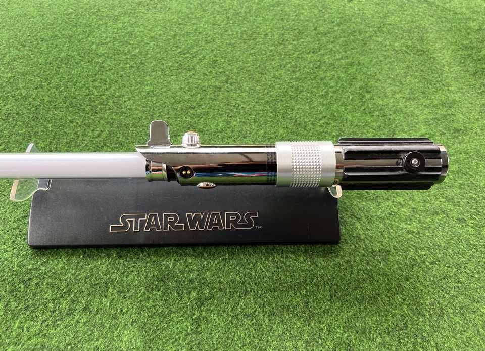Războiul Stelelor Hasbro Anakin Skywalker Force FX Lightsaber