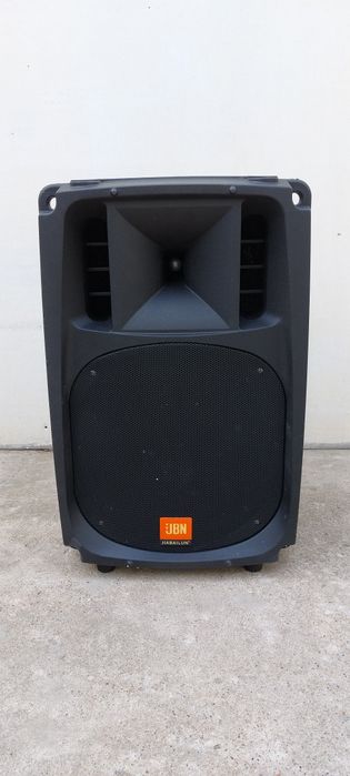 Пустые корпуса и колонки.